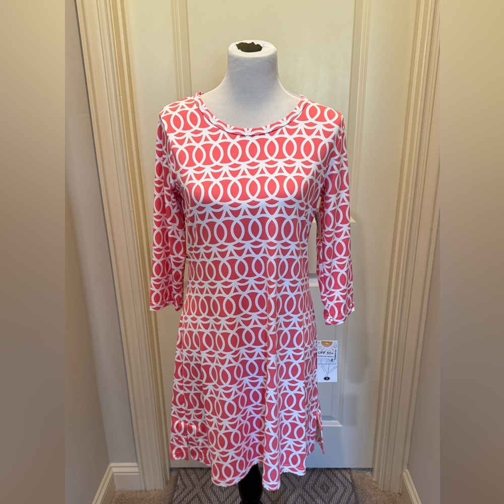NET. Lulu-B Pink and White Geometric Long Sleeve Dress